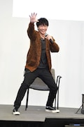 名乗りを披露する金子昇。