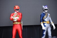 左からガオレッド、ガオシルバー。