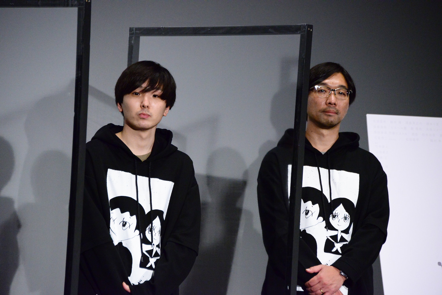 左から森優作、倉持裕。