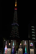 クリスマスカラーに点灯した東京タワー。