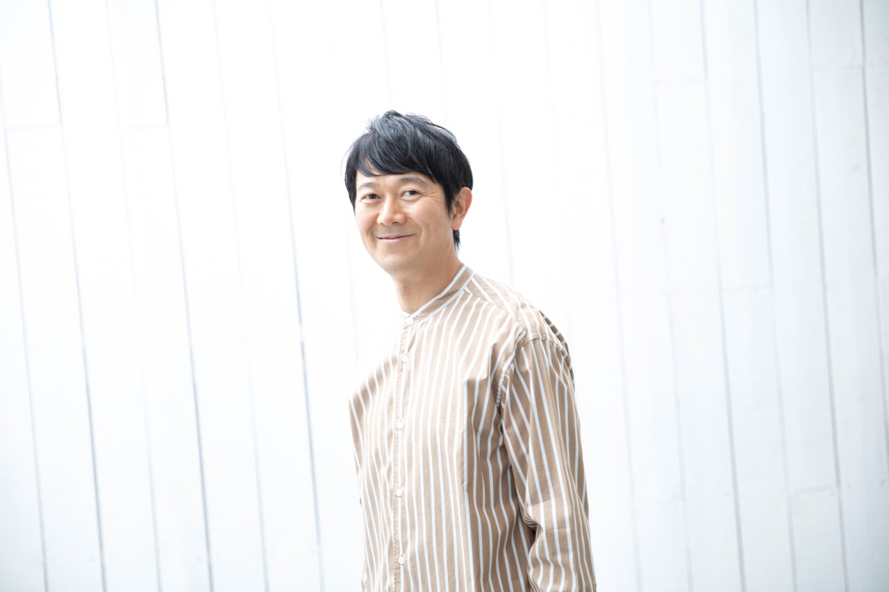 アキラ100%が映画初主演、失った記憶を探る“何かの達人”「今まで以上に気合いを入れて」