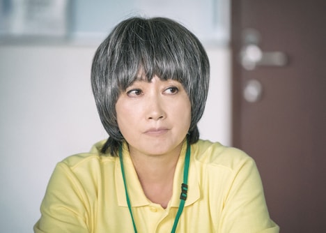 余貴美子演じる中井春菜。