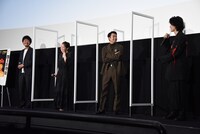 左から佐藤快磨、吉岡里帆、仲野太賀、寛一郎。