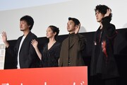 左から佐藤快磨、吉岡里帆、仲野太賀、寛一郎。
