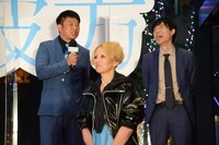 画面奥左から木本武宏（TKO）、瀬名快伸。