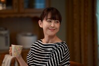 相田翔子演じる高槻ひとみ。