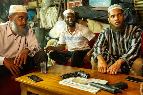 「TRACKERS/追跡者たち」