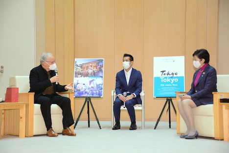 マイケル・マン(左)、小池百合子(右)。