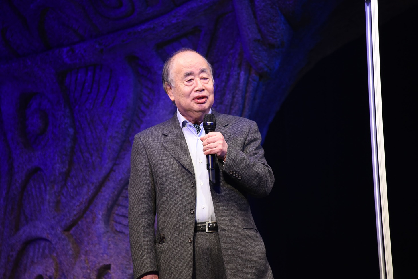 角川歴彦