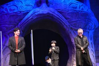会見の様子。左から大沢たかお、寺田心、三池崇史。