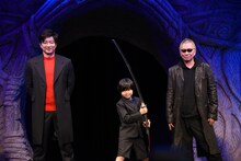 左から大沢たかお、寺田心、三池崇史。