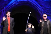 左から大沢たかお、寺田心、三池崇史。