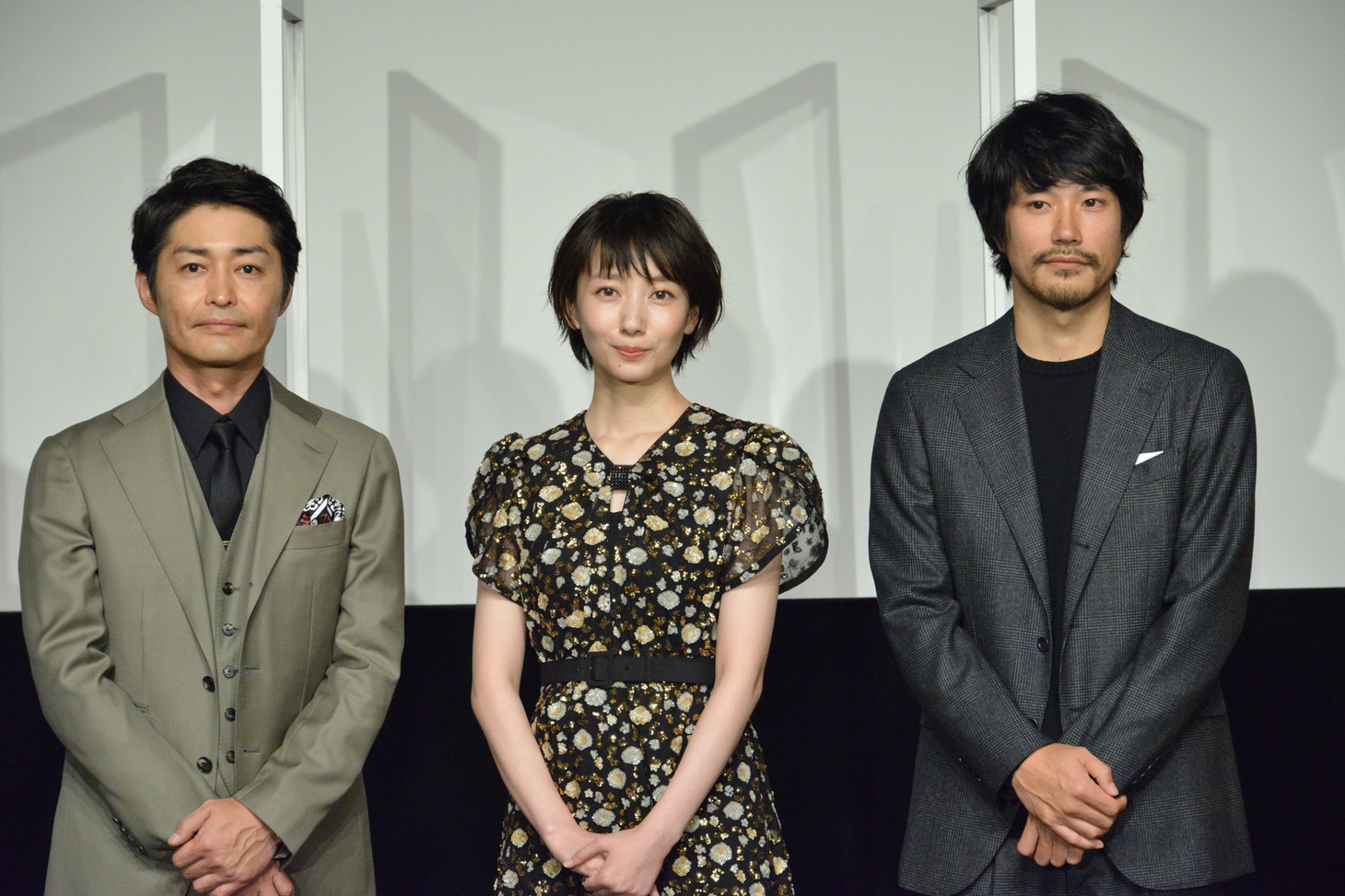 「ホテルローヤル」初日舞台挨拶の様子。左から安田顕、波瑠、松山ケンイチ。