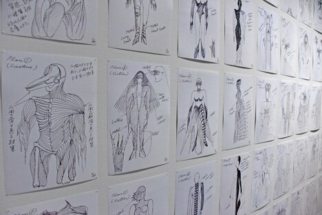 東京都現代美術館で開催中の「石岡瑛子 血が、汗が、涙がデザインできるか」より、「ザ・セル」のアイデアドローイング。