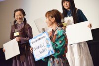 中央が百田夏菜子。