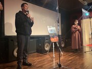 左から片山慎三、清瀬やえこ。