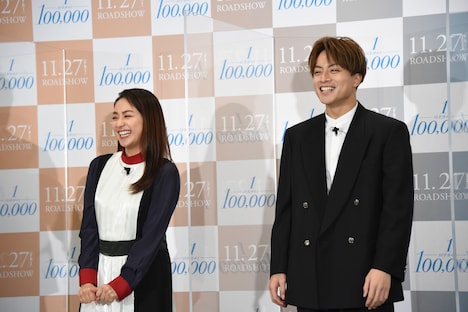 左から平祐奈、白濱亜嵐。