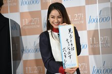 「見るときは ティッシュ必ず 忘れずに」と川柳を詠んだ平祐奈。