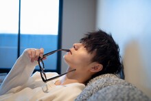 「窪田正孝×写真家・齋藤陽道 カレンダー2021」より。