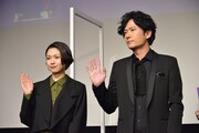左から二階堂ふみ、稲垣吾郎。