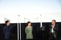左から仲野太賀、吉岡里帆、柳葉敏郎。