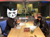 左から風野又二朗、綾野剛。