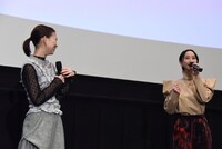 ソラの好きなシーンを語る松井玲奈（右）と、「やっぱり松井さん、熱い！」と笑う森川葵（左）。