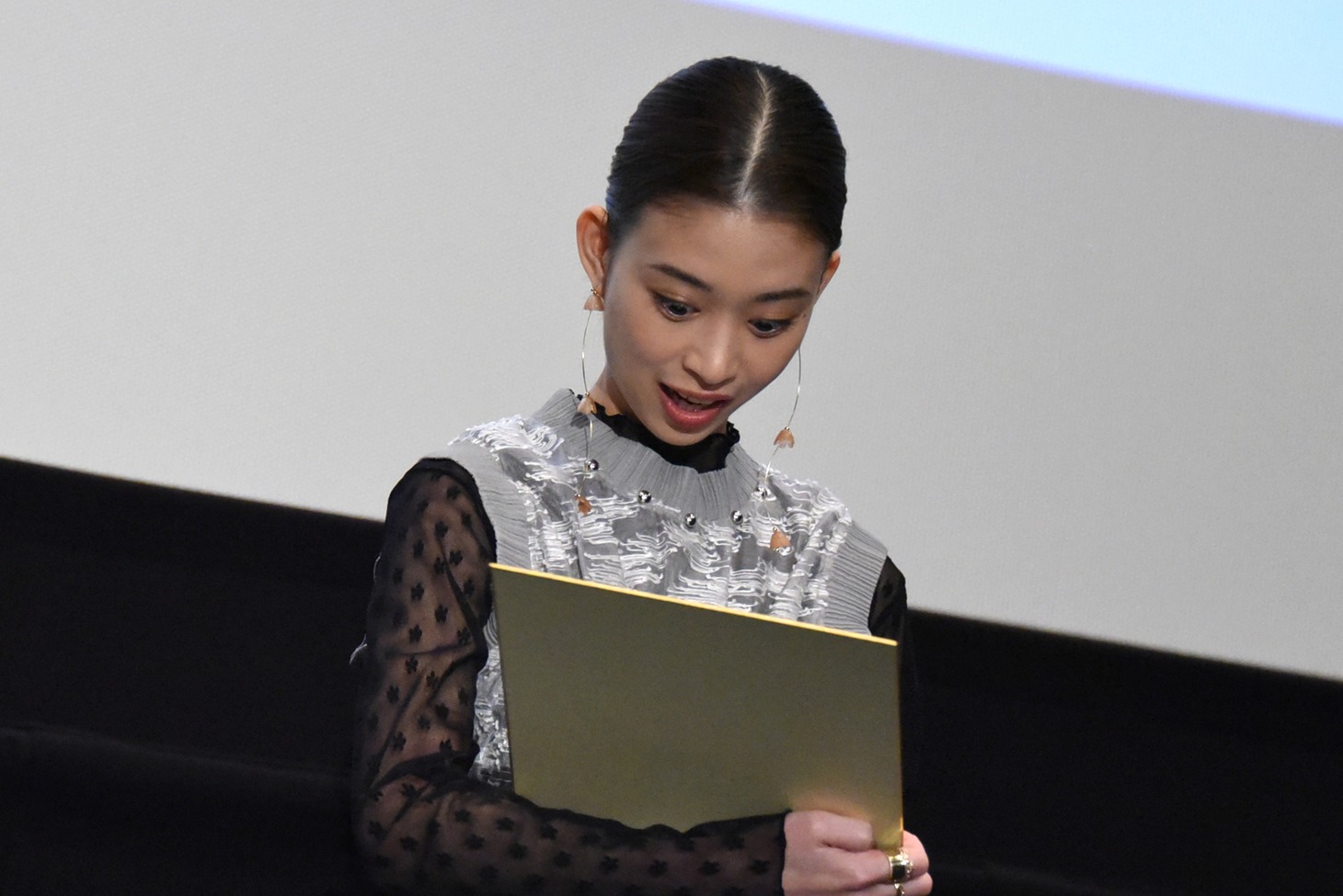 喜びのあまり呆然とする森川葵。
