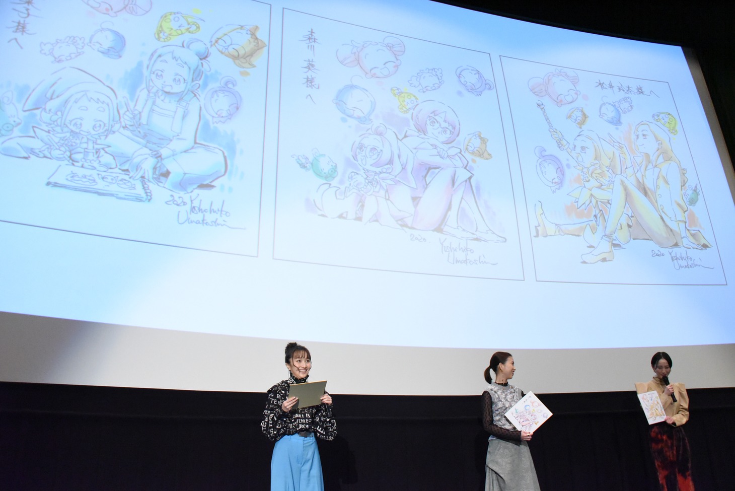 サプライズプレゼントを受け取ったキャストたち。