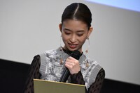 喜びのあまり呆然とする森川葵。