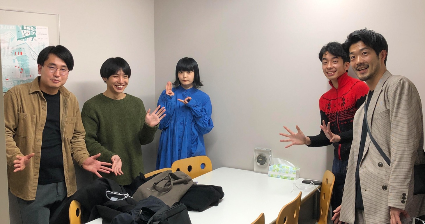 左から谷口恒平、都楳勝、小日向ひなた、諏訪珠理、関幸治。