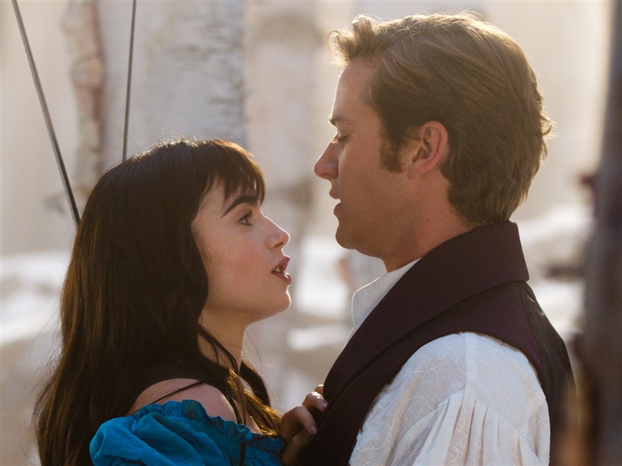 「白雪姫と鏡の女王」 (c)2011 Relativity Media, LLC. All Rights Reserved.