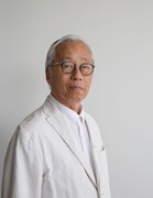 題字を手がけた杉本博司。