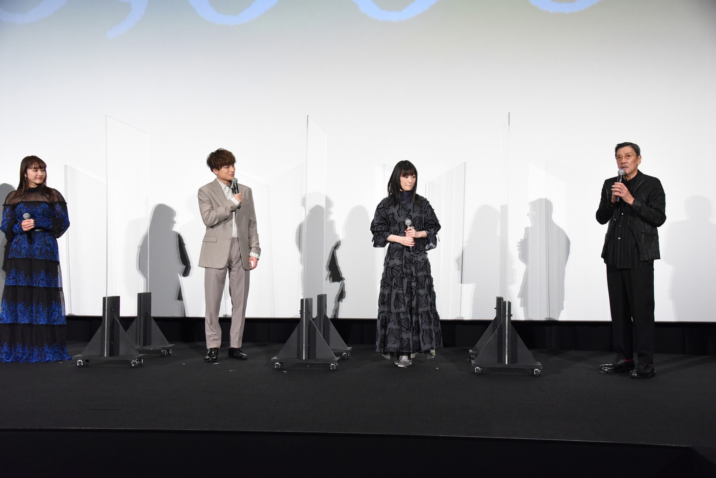 「10万分の1」初日舞台挨拶の様子。