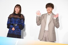 左から平祐奈、白濱亜嵐。