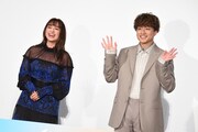 左から平祐奈、白濱亜嵐。