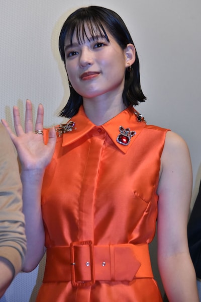 「記憶の技法」初日舞台挨拶に出席した石井杏奈。