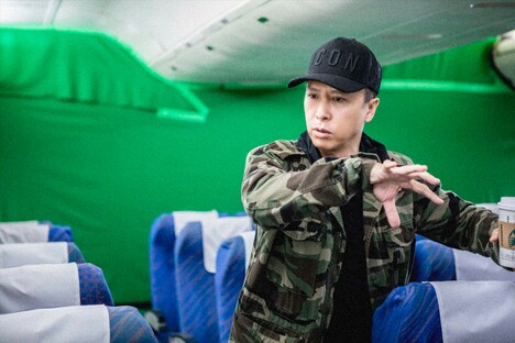 「燃えよデブゴン／TOKYO MISSION」メイキング写真より、ドニー・イェン。