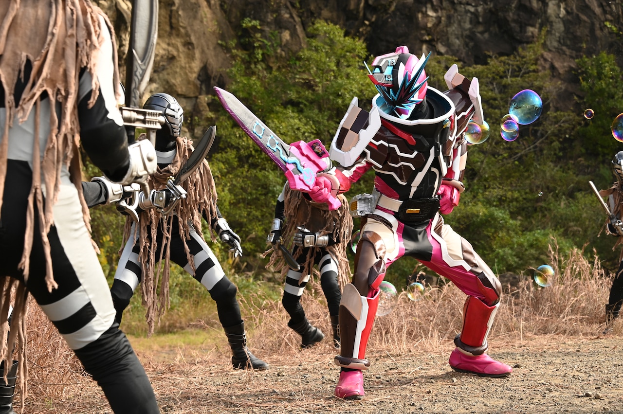 劇場短編 仮面ライダーセイバー 不死鳥の剣士と破滅の本/劇場版 仮面ライダーゼ… Amazon.co.jp: 劇場短編 仮面ライダーセイバー 不死鳥の剣士と