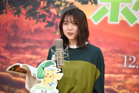 公開アフレコを行う上白石萌歌。