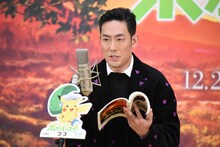 公開アフレコを行う中村勘九郎。