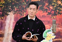 公開アフレコを行う中村勘九郎。