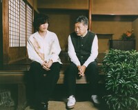 是枝裕和と米津玄師による対談の様子。 （photo by 堀越照雄）