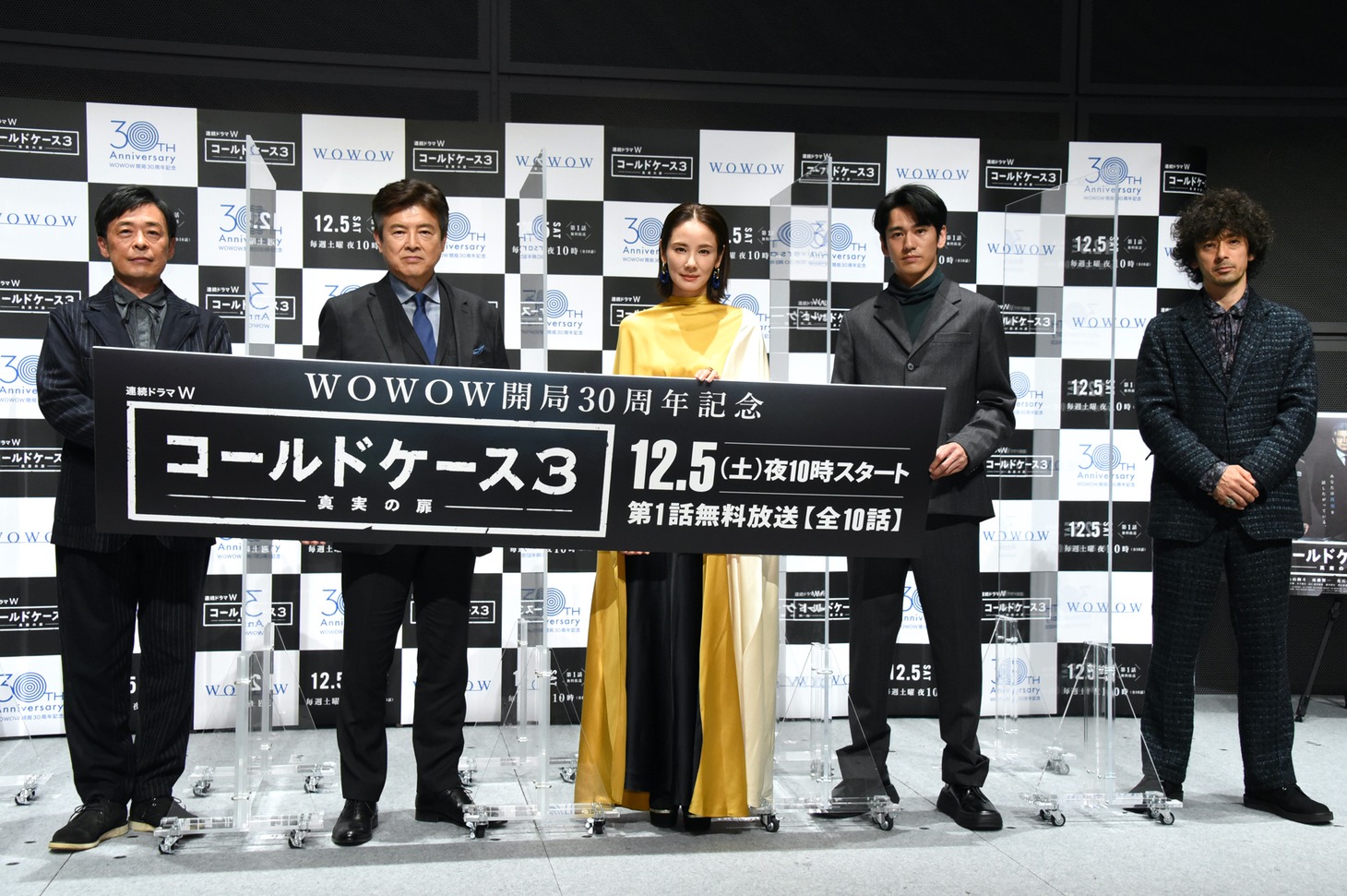 「連続ドラマW コールドケース3 ～真実の扉～」完成報告会見の様子。左から光石研、三浦友和、吉田羊、永山絢斗、滝藤賢一。