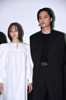 左から萩原みのり、藤原季節。