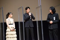 左から森七菜、福山雅治、岩井俊二。