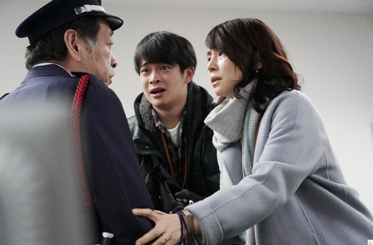 石田ゆり子と井之脇海が爆弾テロにパニック サイレント トーキョー 本編映像 映画ナタリー 石田ゆり子と井之脇海が爆弾テロにパニック サイレント トーキョー 本編映像 映画ナタリー