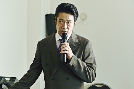 堤真一演じる宇津帆。