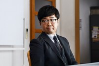 黒瀬純演じる井崎。