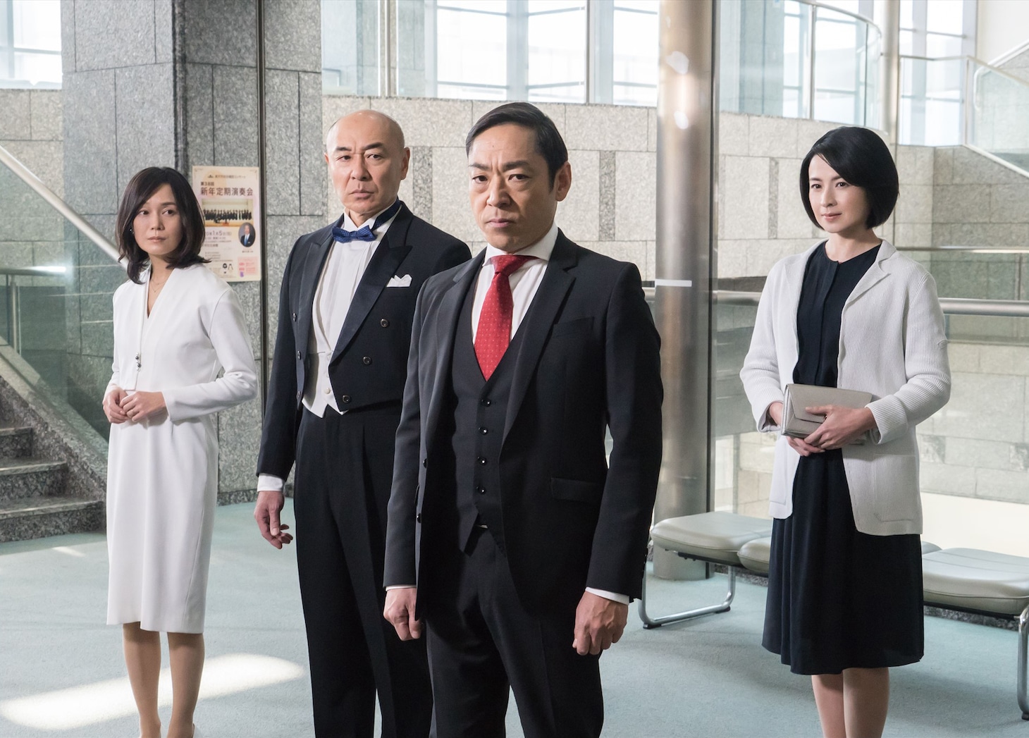 左から奥貫薫演じる鏑木瑞穂、高橋克実演じる鏑木次郎、香川照之演じる聖達磨、檀れい演じる黒松幸子。